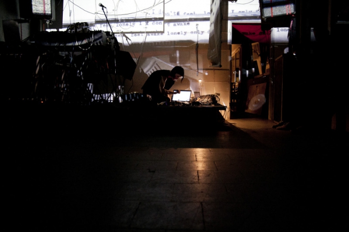 Credits: Johannes Türstig (Live Konzert, bei Roy, April 2011, Berlin)