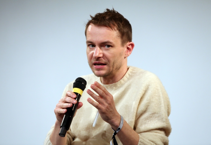 Sascha Pohflepp at "Middle Session: The Alien Middle", transmediale 2017