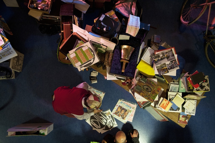 Impression of "MORT AUX VACHES EKSTRA EXTRA – THE GIVE AWAY!" by Goodiepal, transmediale 2012 in/compatible